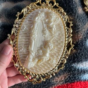 Vintage 1950 Gold and Cream Cherub Wall Plaque Christmas ornaments 🎄
